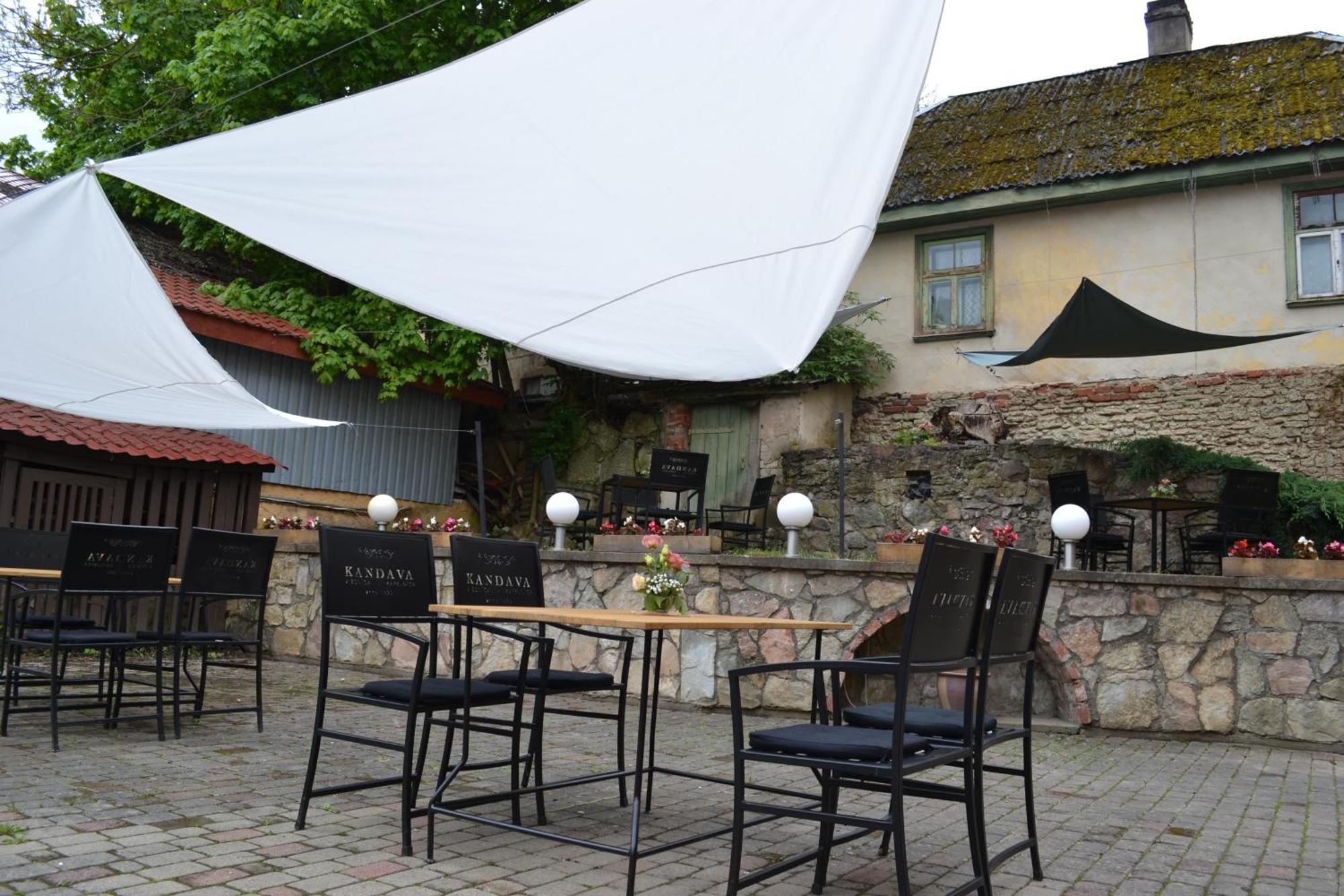 Viesnica Kandava Buitenkant foto